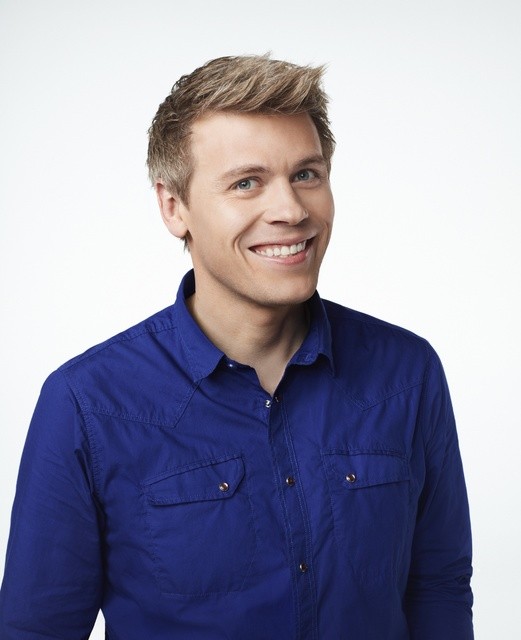 Christian Finnegan in una foto promozionale della serie Are We There