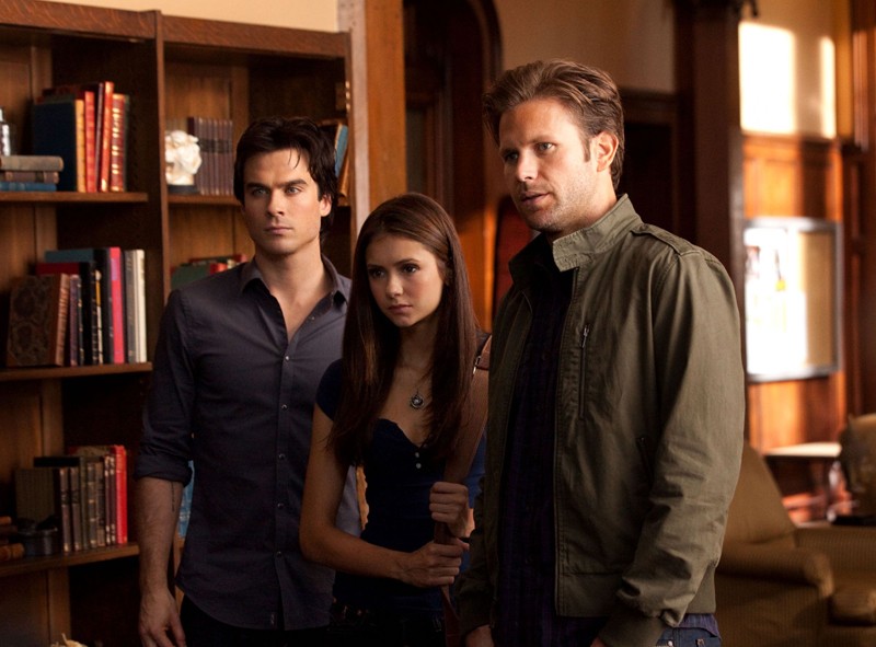 Ian Somerhalder, Nina Dobrev e Matthew Davis in una scena di Bad Moon Rising di Vampire Diaries