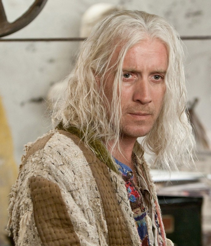 Films Et Séries Tv Avec Rhys Ifans Rhys Ifans è Xenophilius Lovegood in una foto promo del film I Doni