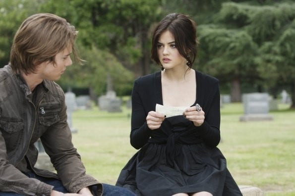 Lucy Hale E Drew Van Acker Nell Episodio The Devil You Know Di Pretty Little Liars 208428 Movieplayer It