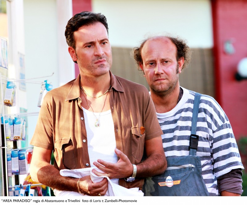 Ale e Franz in una scena della fiction Area Paradiso 215915 Movieplayer.it Ale e Franz in una scena della fiction Area Paradiso 215915 Movieplayer.it