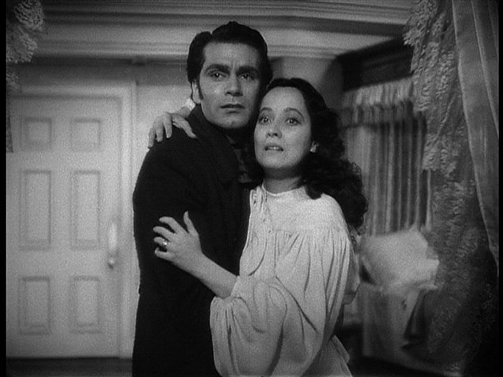 Laurence Olivier e Merle Oberon in una scena del film romantico Cime tempestose 216008 Laurence Olivier e Merle Oberon in una scena del film romantico Cime tempestose 216008