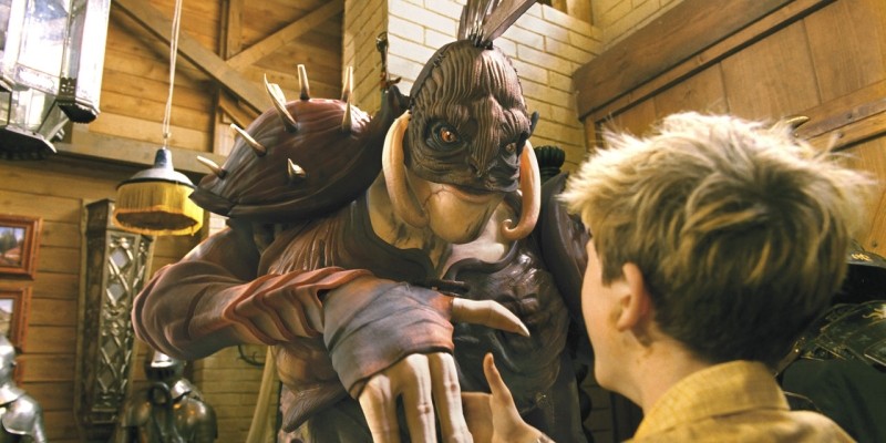 Freddie Highmore Arthur Et Les Minimoys 3 Freddie Highmore in una scena del film Arthur 3 - La guerra dei due
