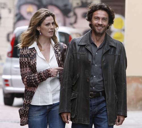 Vanessa Incontrada e Alessio Boni in una scena della miniserie di Canale 5,  I cerchi nell'acqua: 225624 - Movieplayer.it