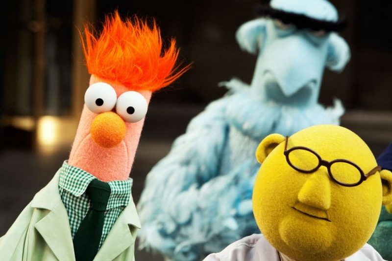 I Muppet Beaker insieme al Dr. Bunsen Honeydew in una scena del film