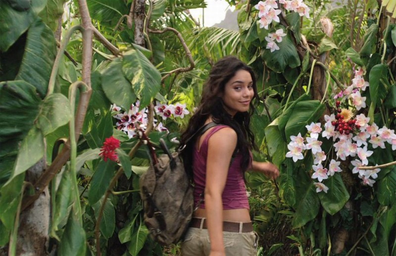 Viaggio nell'isola misteriosa Vanessa Hudgens in una scena del film 227210 Movieplayer.it Viaggio nell'isola misteriosa Vanessa Hudgens in una scena del film 227210 Movieplayer.it