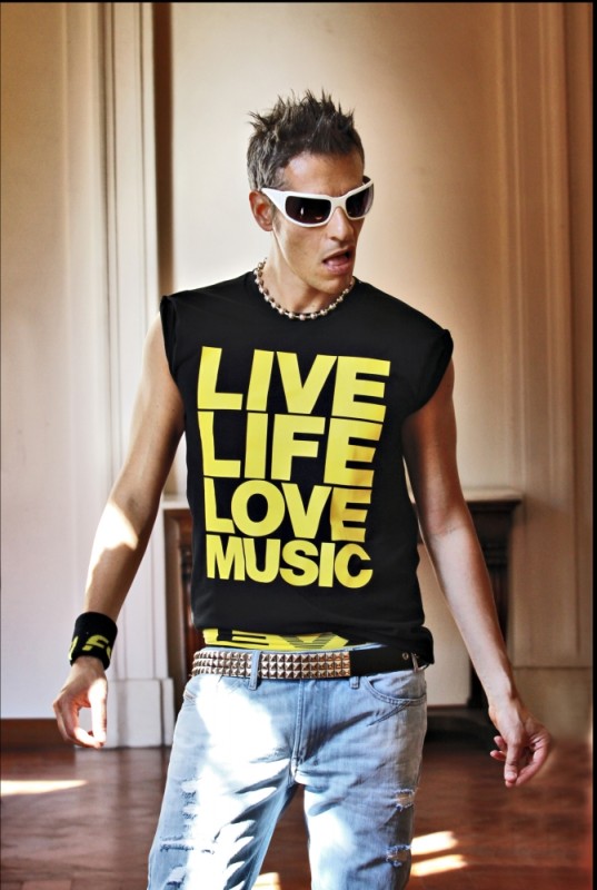 Ti stimo fratello Giovanni Vernia in una scena del film nei panni di Jonny Groove 232311