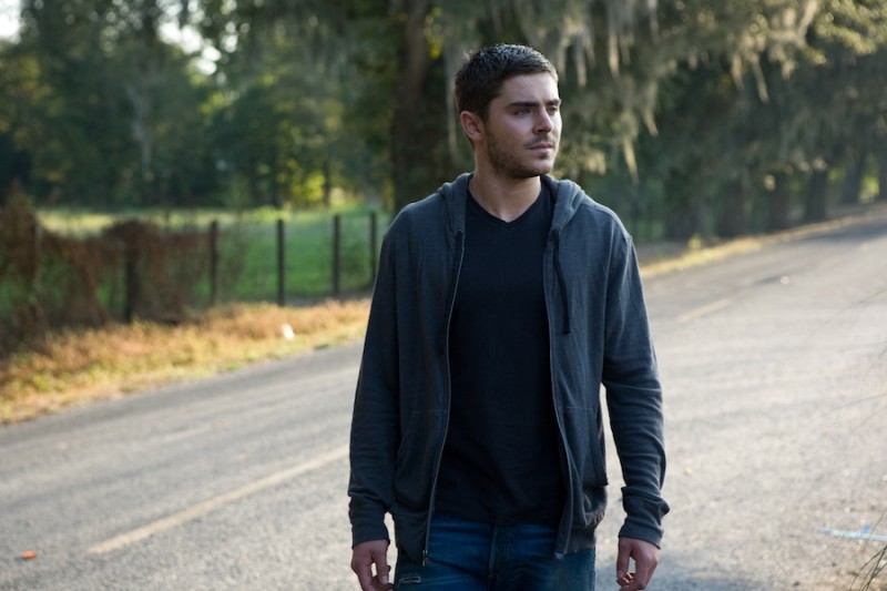 Ho cercato il tuo nome un malinconico Zac Efron in una scena del film 237036 Movieplayer.it
