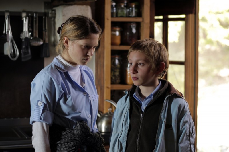 Sister Léa Seydoux in una scena del film con il giovane Kacey Mottet