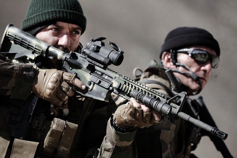 Cast Di Special Forces - Liberate L'ostaggio