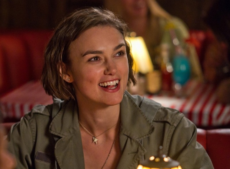 Cercasi Amore Per La Fine Del Mondo Cercasi amore per la fine del mondo: Keira Knightley sorridente in una