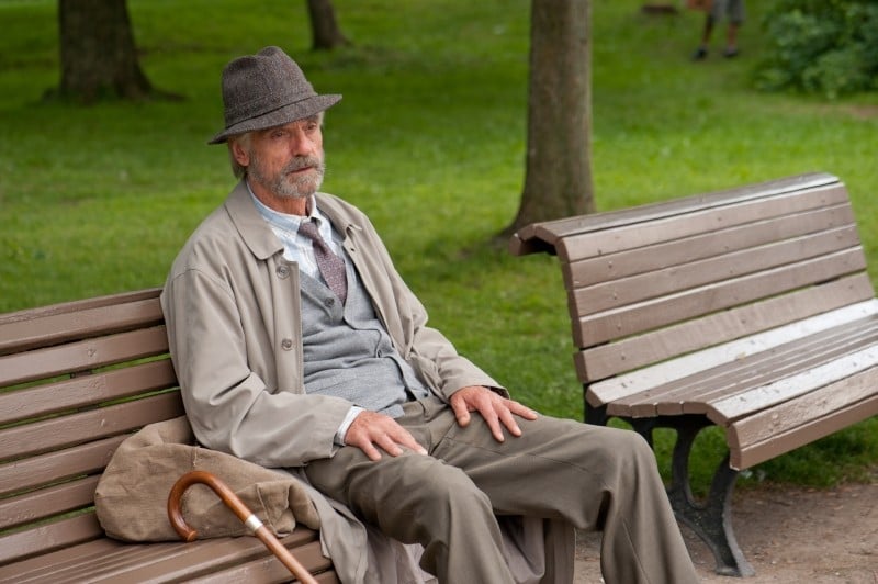 Jeremy Irons in una scena del dramma sentimentale The