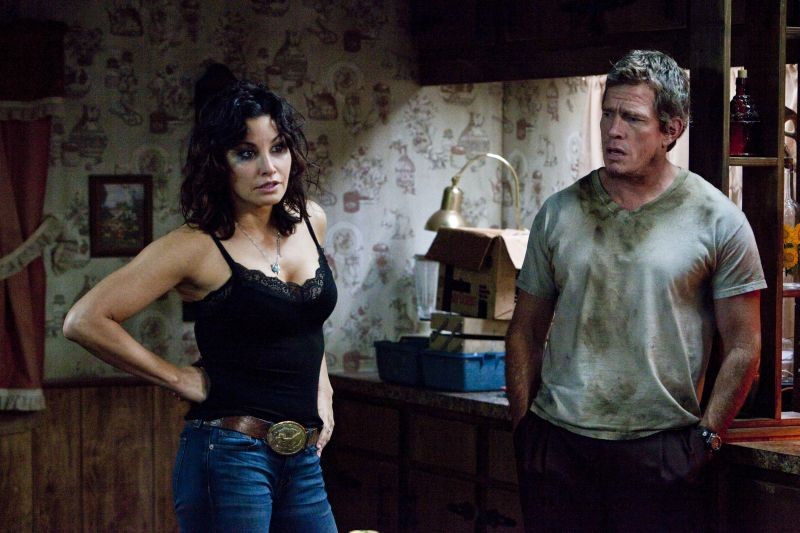 Films Et Séries Tv Avec Gina Gershon Thomas Haden Church in una tesa scena di Killer Joe insieme a Gina