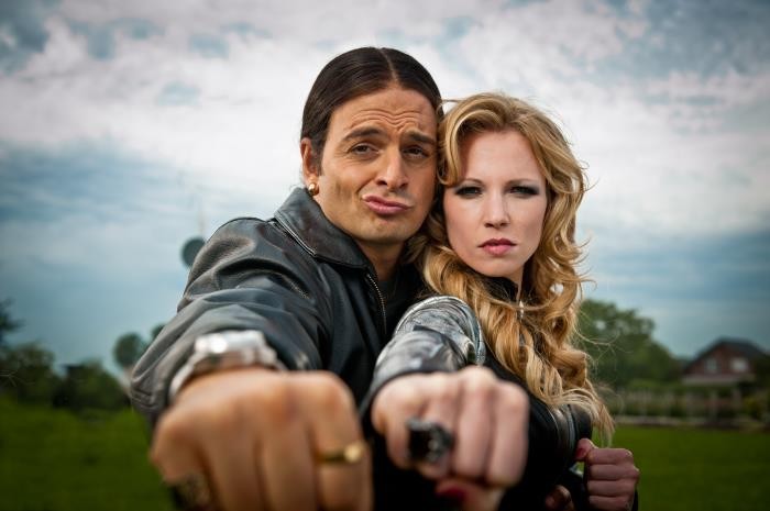 Agent Ranjid rettet die Welt: Kaya Yanar e Birte Glang nel ...