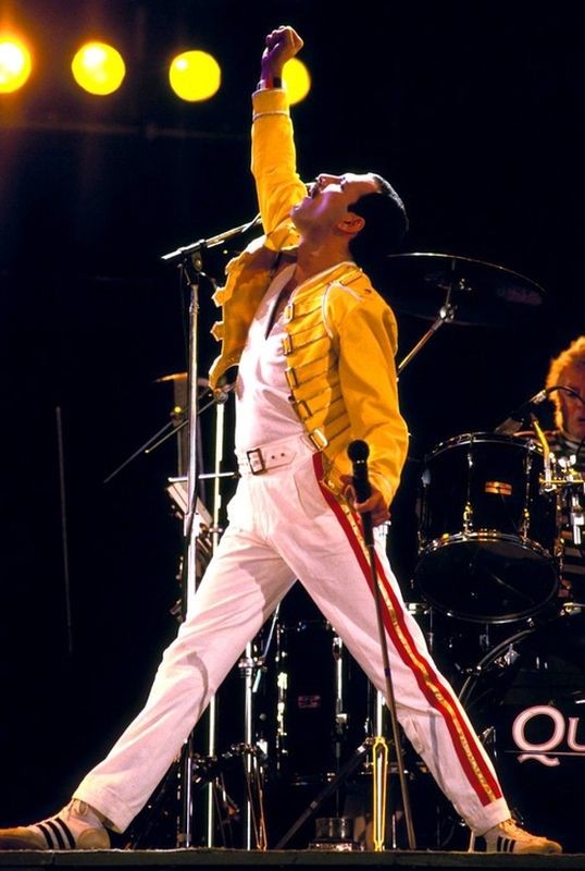 Freddie Mercury durante lo  storico concerto del 1986