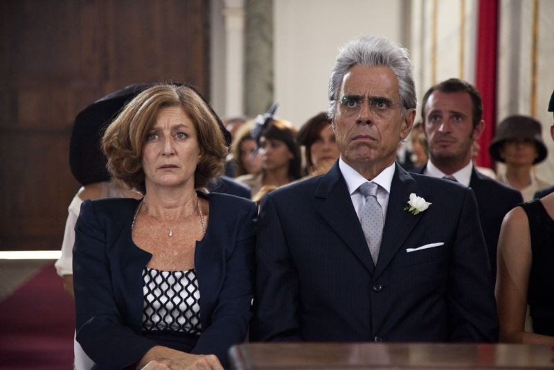 I 2 soliti idioti Silvia Cohen e Teo Teocoli in una scena del film 260393 Movieplayer.it