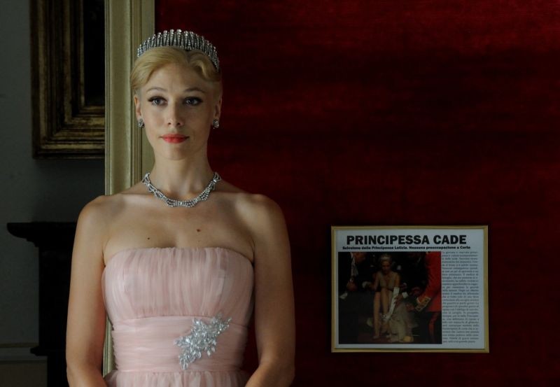Films Et Séries Tv Avec Sarah Felberbaum Il principe abusivo: Sarah Felberbaum nei panni della principessa