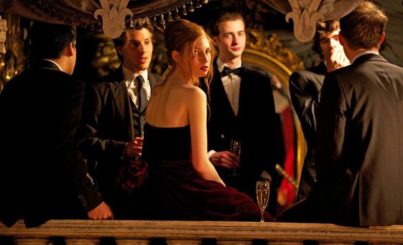 Au Bout Du Conte Streaming Au bout du conte: Agathe Bonitzer e Arthur Dupont in una scena del film