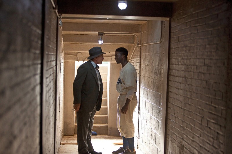 Chadwick Boseman con Harrison Ford nel film 42, dramma ...