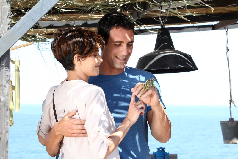 Come un delfino la serie Giulia Bevilacqua e Raoul Bova in una scena
