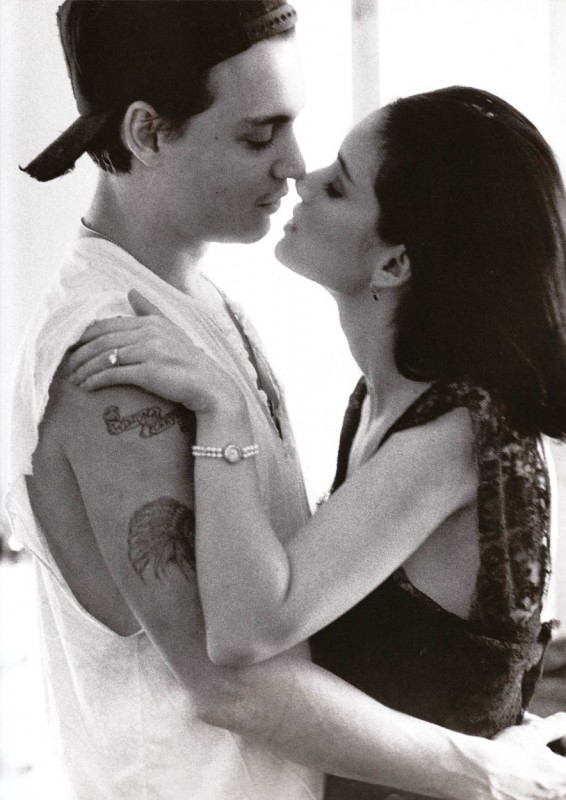 Johnny Depp e Winona Ryder in un romantico ritratto ...