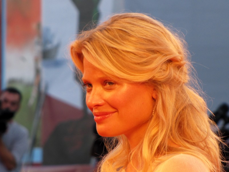 Melanie Thierry sul red carpet di Venezia per presentare The Zero