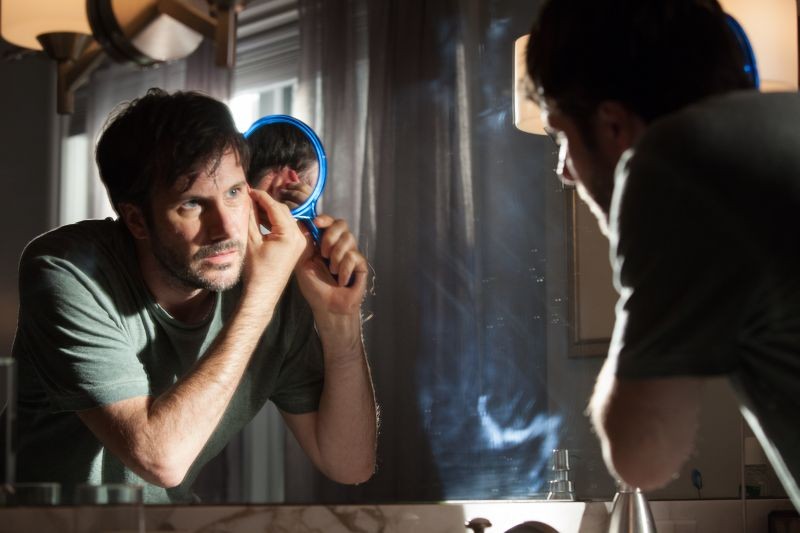 Dark Skies Oscure presenze Josh Hamilton allo specchio in una scena del film 287640 Dark Skies Oscure presenze Josh Hamilton allo specchio in una scena del film 287640