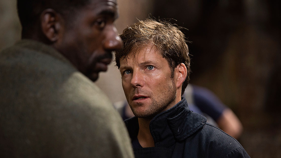 The Smoke: Jamie Bamber e Rhashan Stonenel quinto episodio della prima ...