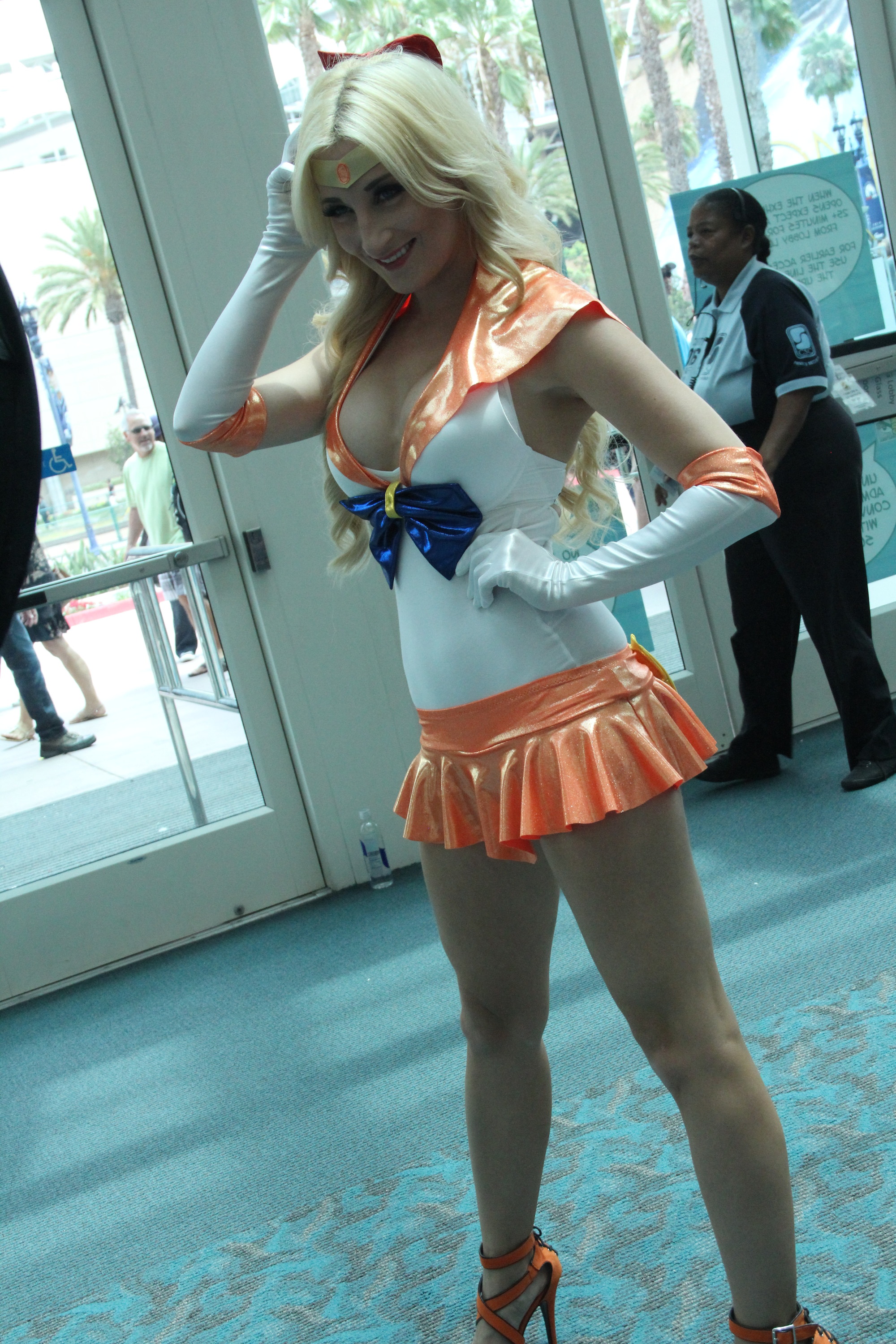 ComicCon 2014 Cosplay Di Sailor Venus 379630 Mov