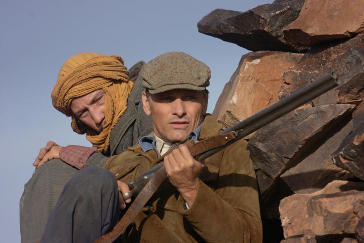 Loin Des Hommes Streaming Loin des hommes: Viggo Mortensen insieme a Reda Kateb in una scena del