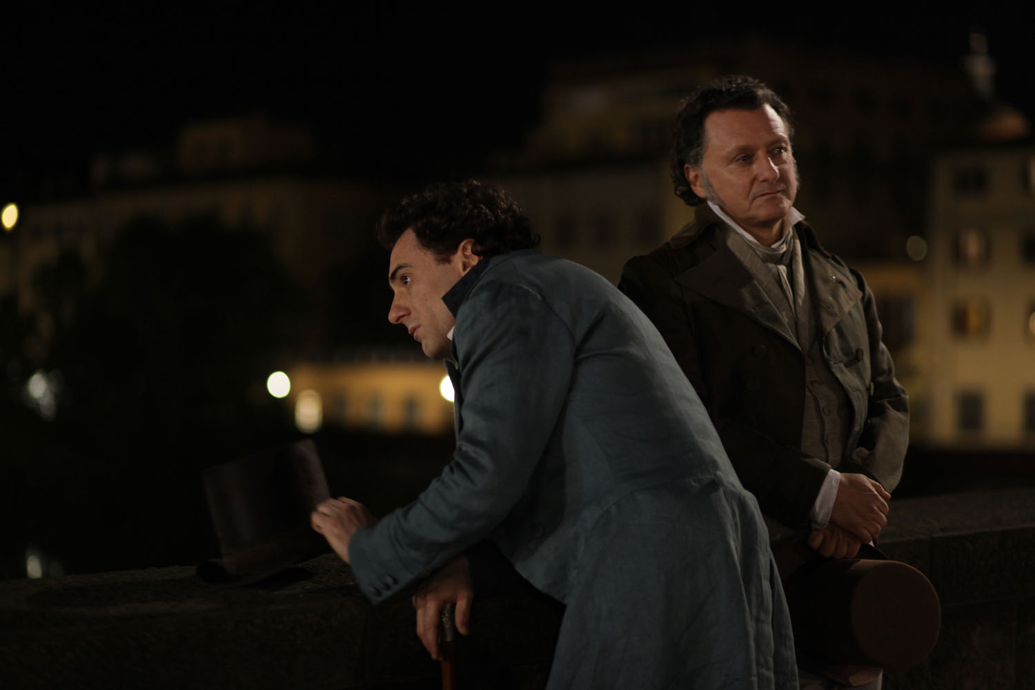 Il giovane favoloso Elio Germano con Massimo Popolizio in una scena