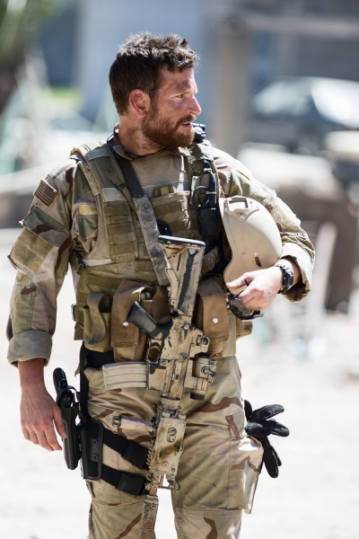 American Sniper: Bradley Cooper vestito in tenuta militare ...