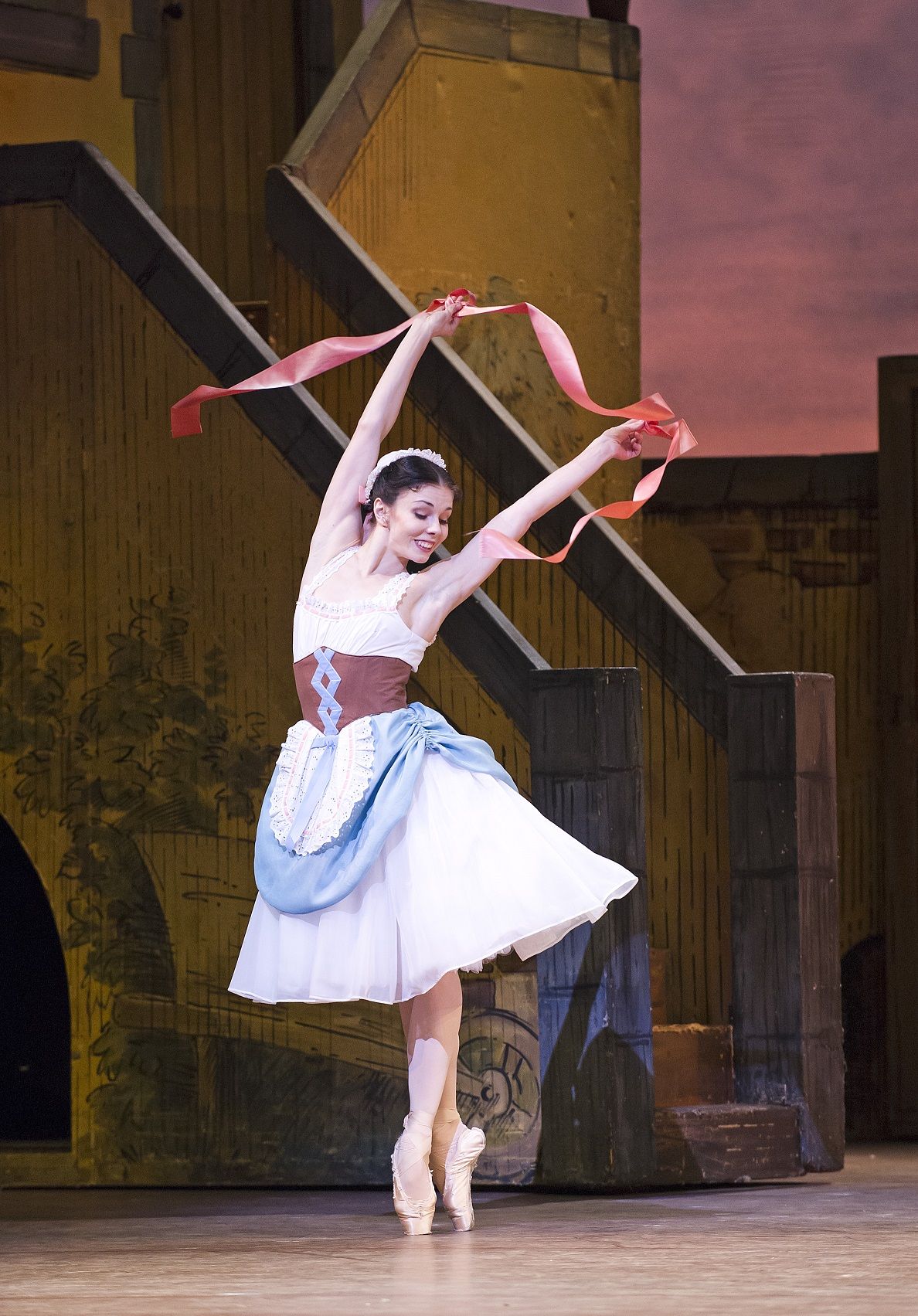 Royal Opera House La fille mal gardée, Natalia Osipova in una scena
