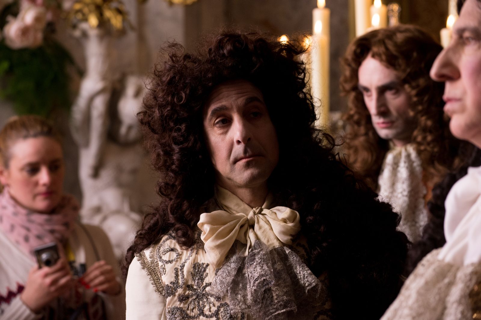 Le Regole del Caos: Stanley Tucci nei panni del Duca D'Orleans in una ...