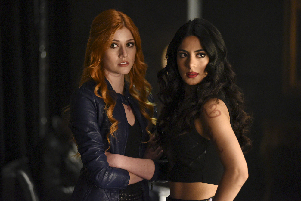 Shadowhunters Le Attrici Katherine Mcnamara Ed Emeraude Toubia In