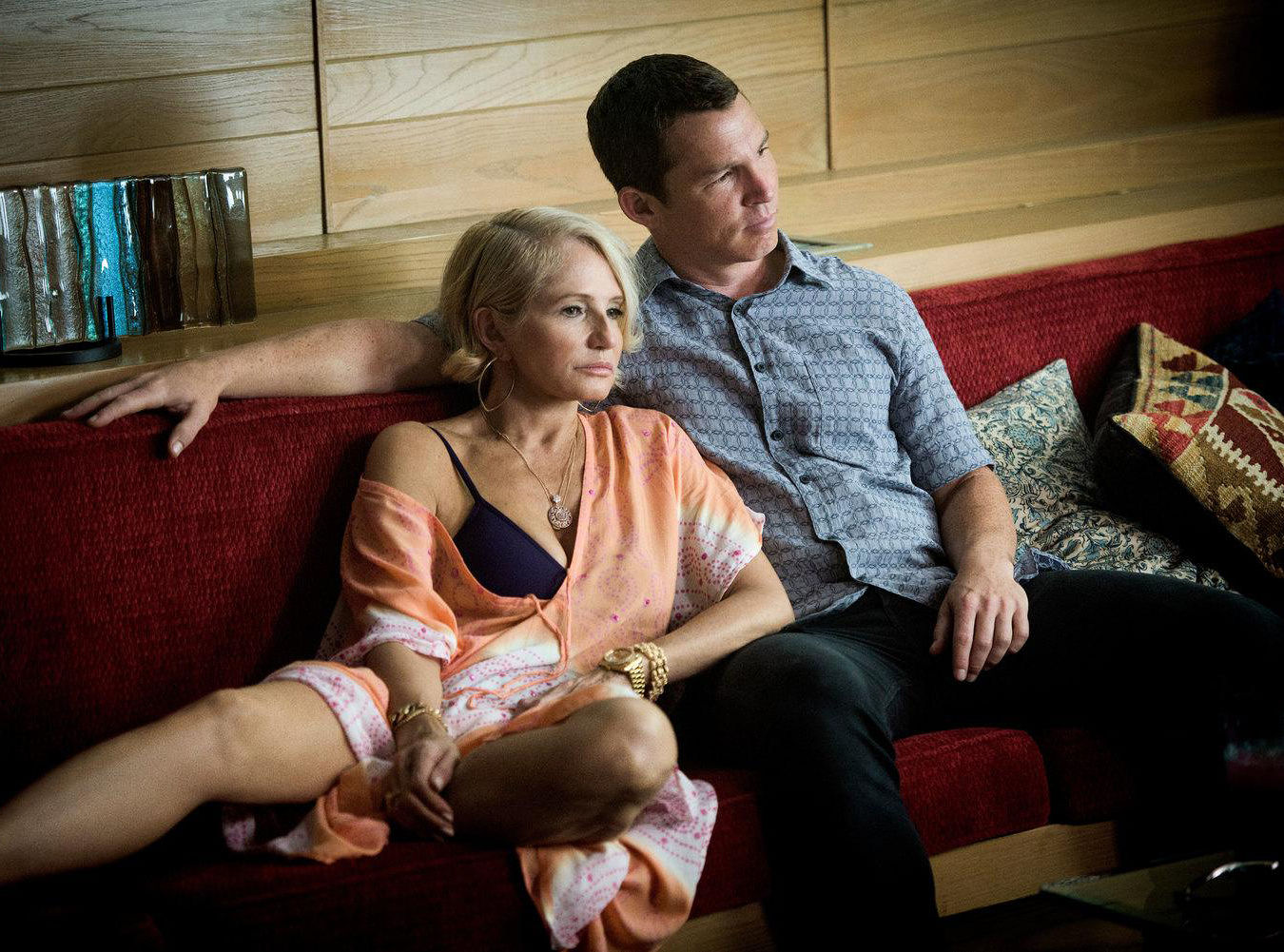 Animal Kingdom Ellen Barkin insieme a Shawn Hatosy in una foto del