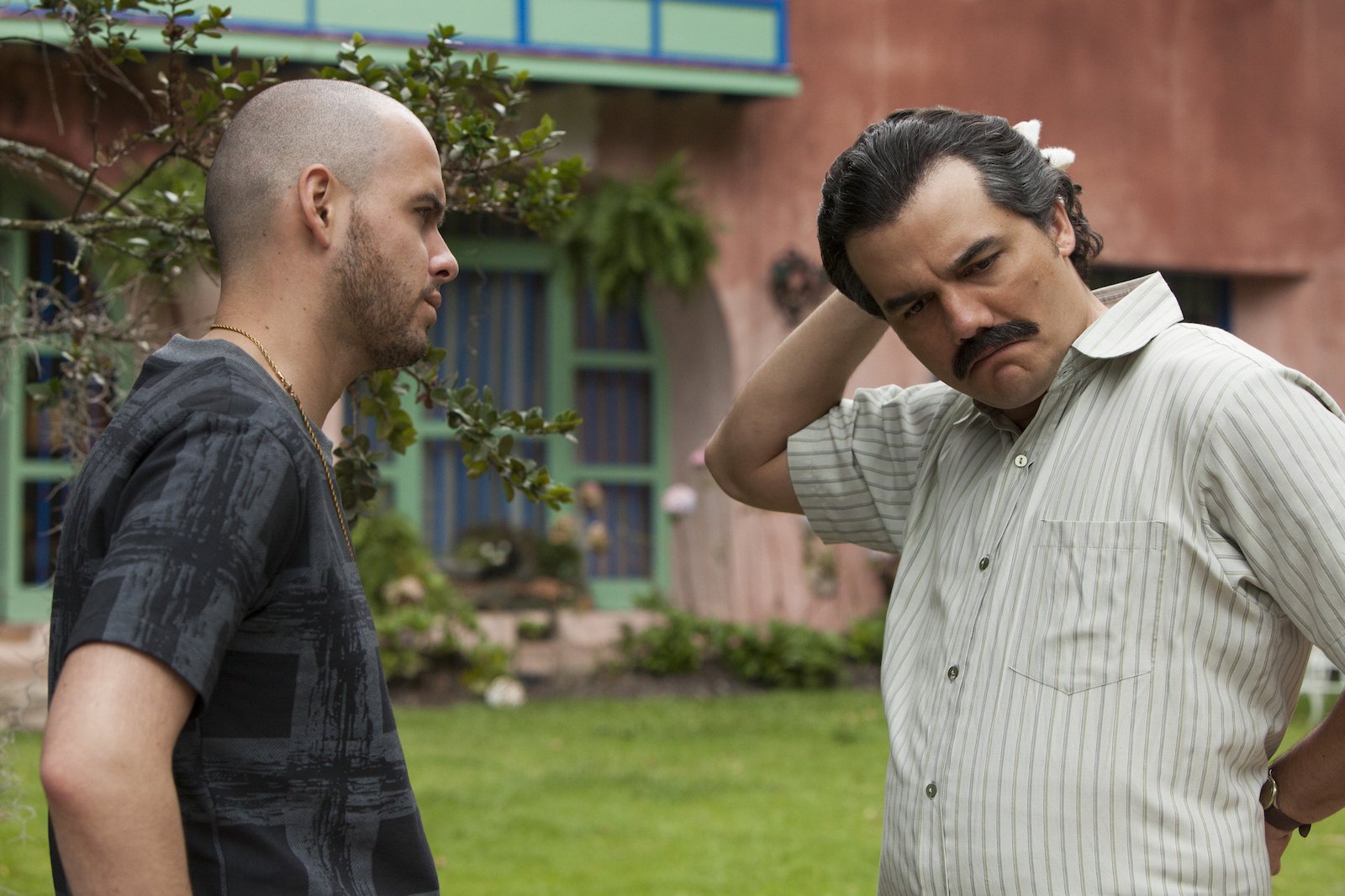 Films Et Séries Tv Avec Wagner Moura Narcos: Wagner Moura in una foto del terzo episodio della stagione 2: