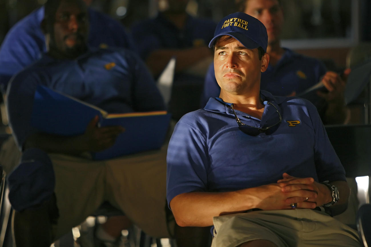 Friday Night Lights: Kyle Chanderl è il Coach Eric Taylor in una scena