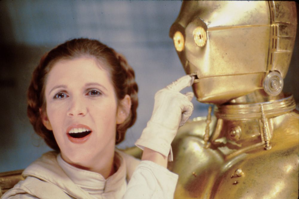 Guerre stellari Carrie Fisher insieme al droide C3PO 442871
