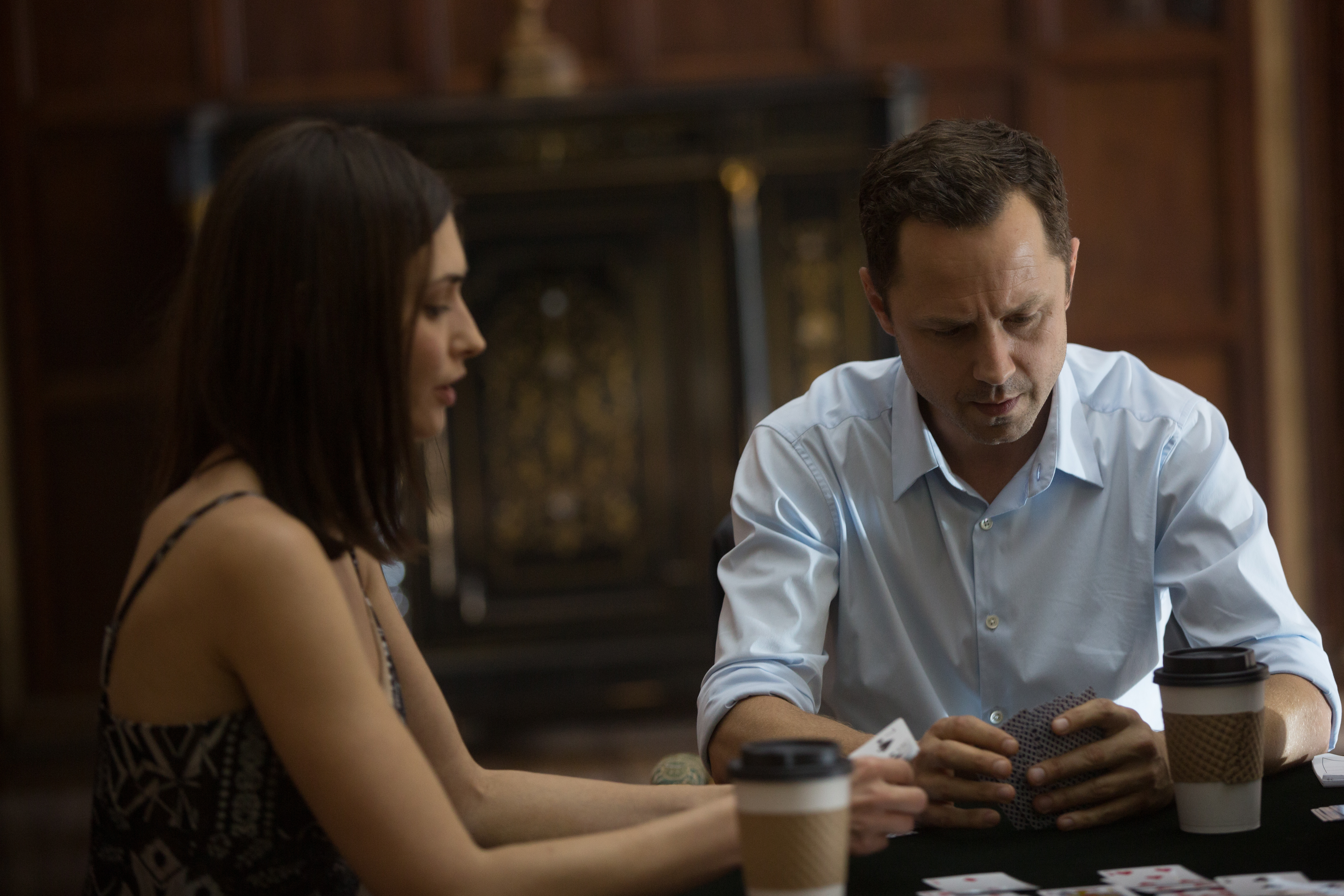 Films Et Séries Tv Avec Giovanni Ribisi Sneaky Pete: Libe Barer e Giovanni Ribisi in una foto della serie