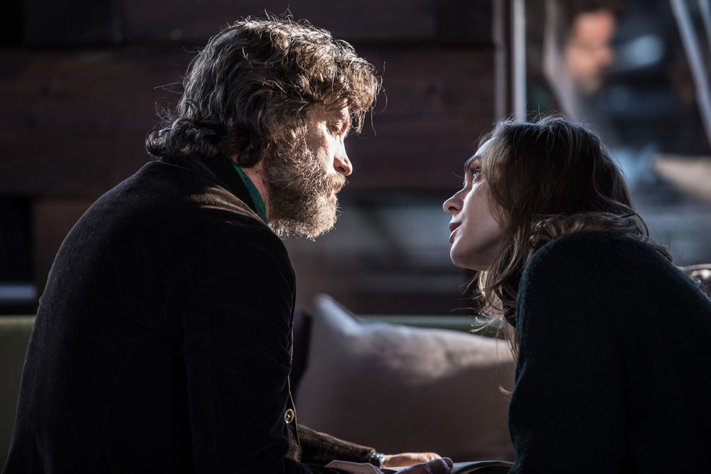 Films Et Séries Tv Avec Lucrezia Guidone La ragazza nella nebbia: Lucrezia Guidone e Alessio Boni in una scena