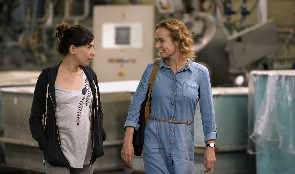 Films Et Séries Tv Avec Lubna Azabal Catch the Wind: Sandrine Bonnaire e Lubna Azabal in una scena del film