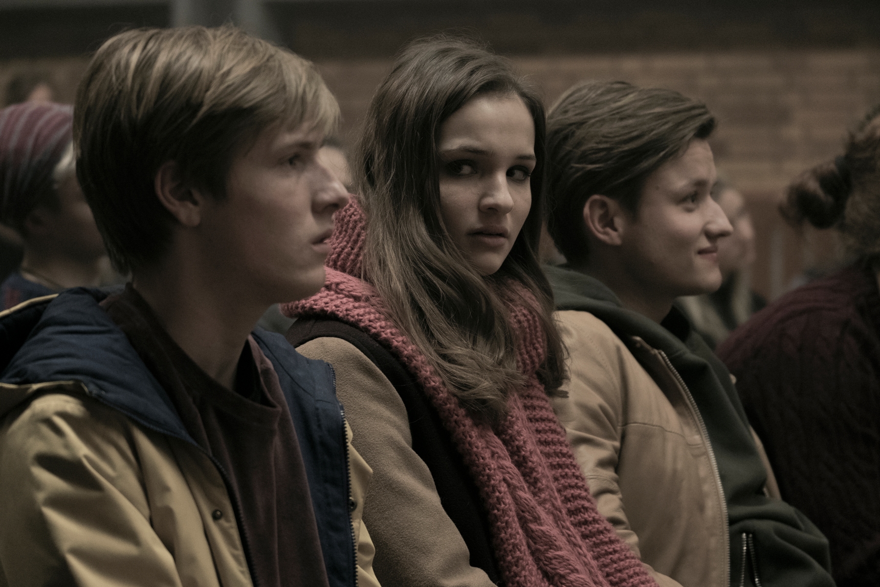 Dark: un momento della serie con Louis Hofmann: 462360 - Movieplayer.it