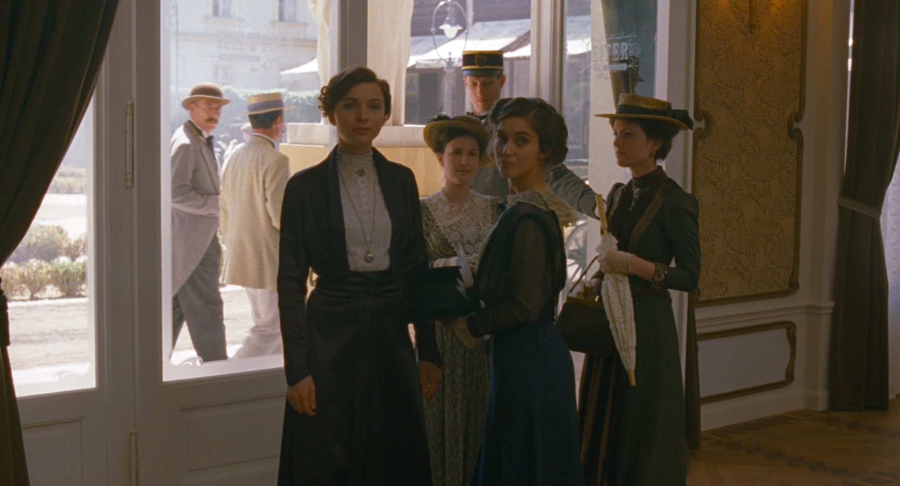 Tramonto una scena del film diretto da Làszlò Nemes 483387