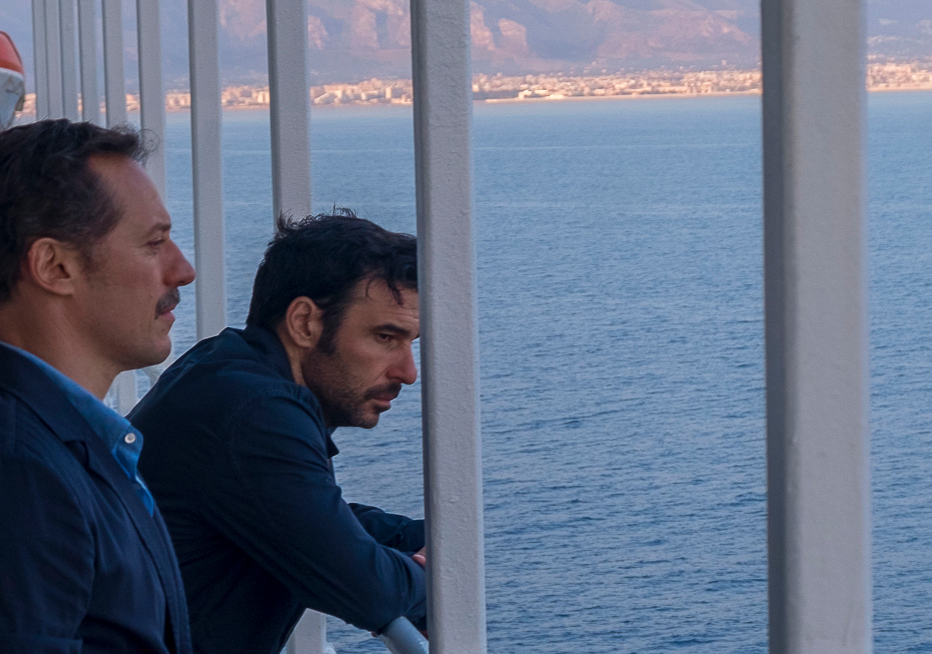 La Dea Fortuna: Stefano Accorsi con Edoardo Leo in una ...