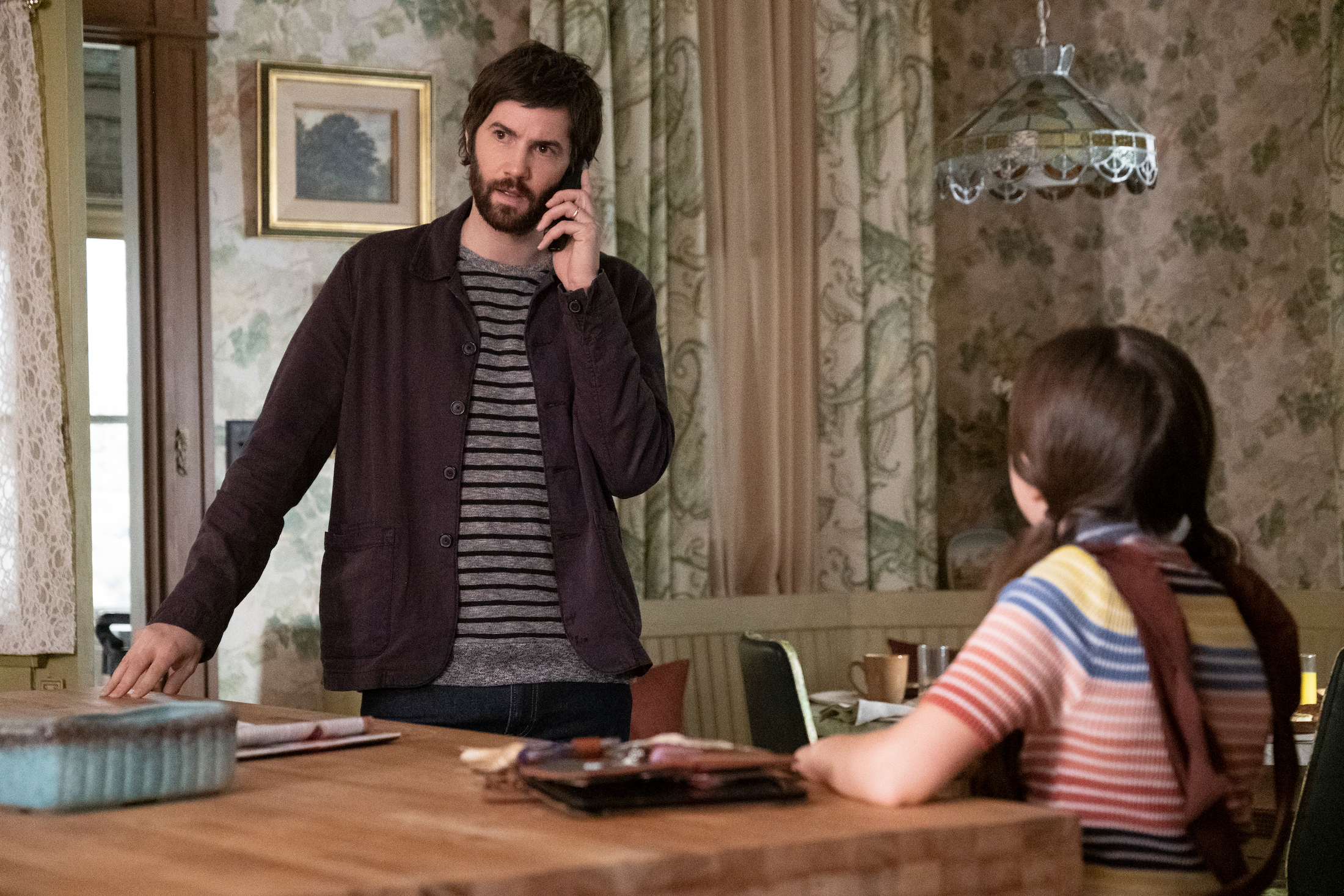 Home Before Dark Jim Sturgess in una scena del primo episodio della serie Apple TV+ 509342