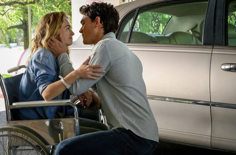 Cosa mi lasci di te Britt Robertson, K.J. Apa durante una scena del film 510026 Movieplayer.it Cosa mi lasci di te Britt Robertson, K.J. Apa durante una scena del film 510026 Movieplayer.it