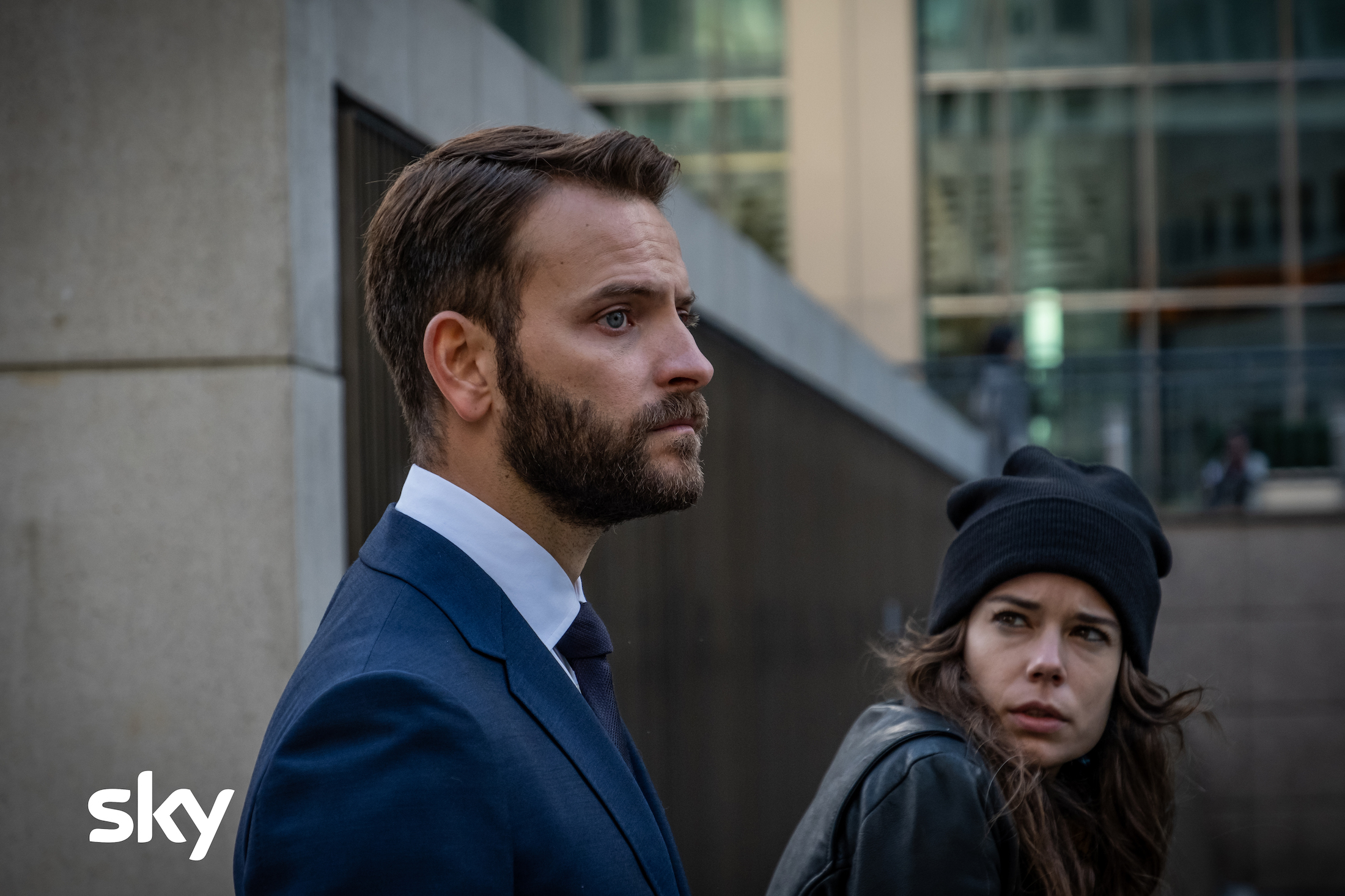 Diavoli: Alessandro Borghi e Laia Costa in una scena del ...