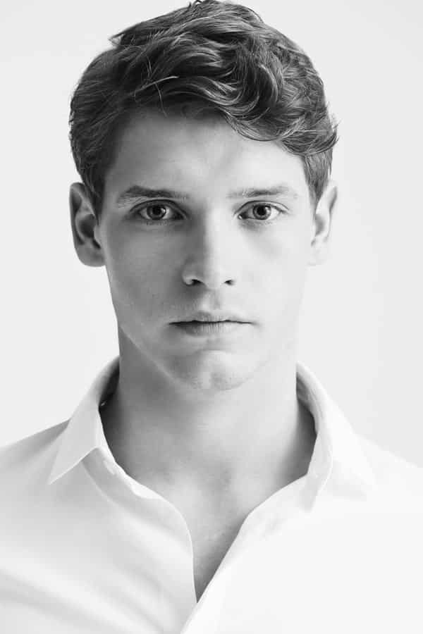 Billy Howle body