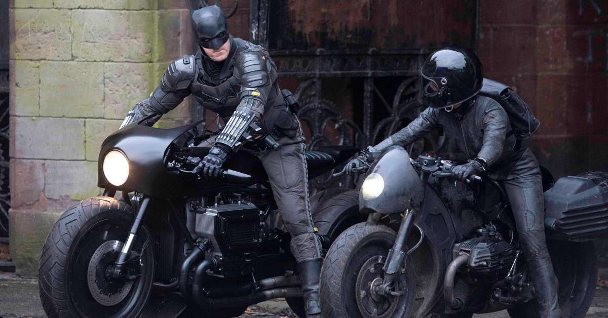 The Batman: Batman e Catwoman in moto sul set di Liverpool: 523127 -  Movieplayer.it